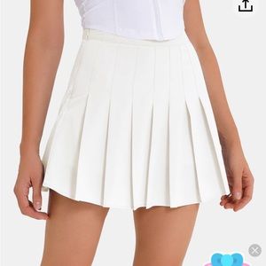 White Halara tennis skirt Medium